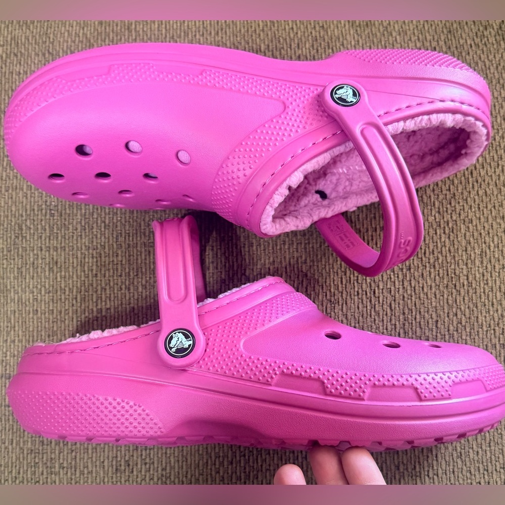 CROCS Women's Pink Fuzzy Lined Slippers M9 W11